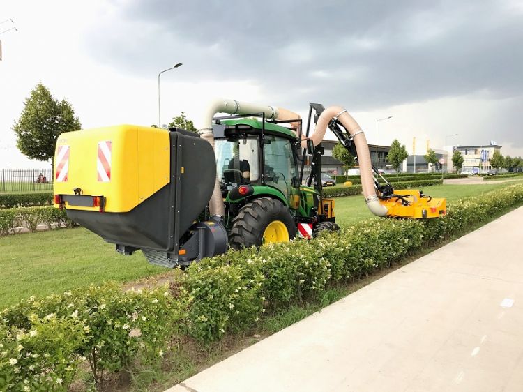 De (hoog)kiepbare afvalcontainer van 1,6 kubieke meter in de driepuntsophanging De (hoog)kiepbare afvalcontainer van 1,6 kubieke meter in de driepuntsophanging