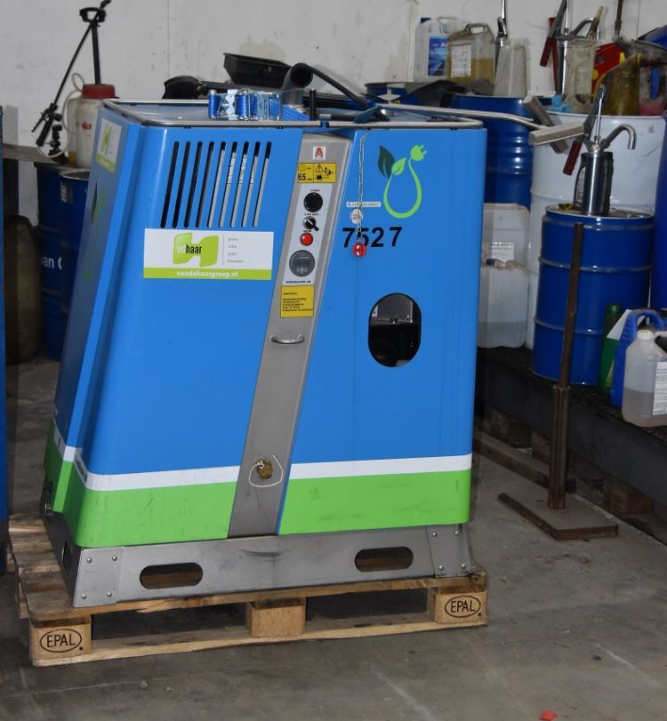 De Weedmaster-eM is gemakkelijk te verplaatsen. De Weedmaster-eM is gemakkelijk te verplaatsen.