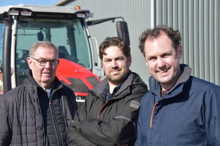V.l.n.r.: Hans van Raaij en zonen Jan-Willem en Maarten van Raaij V.l.n.r.: Hans van Raaij en zonen Jan-Willem en Maarten van Raaij