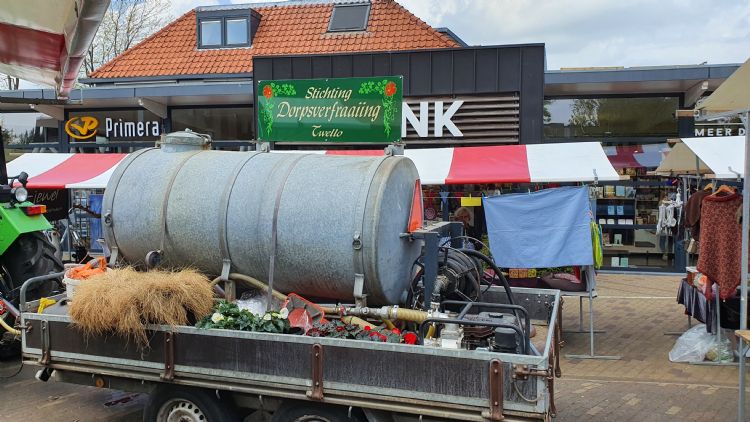 De 1200 liter giertank voor het water geven