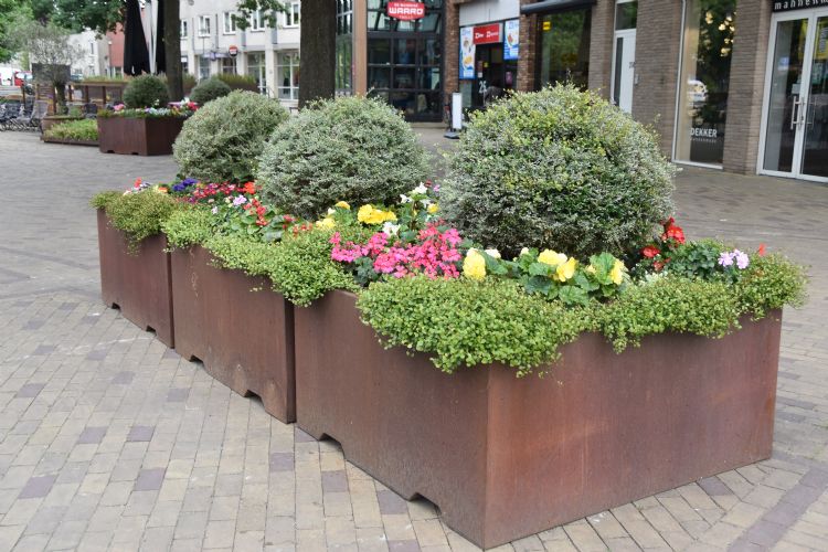 Cortenstaal bloembakken