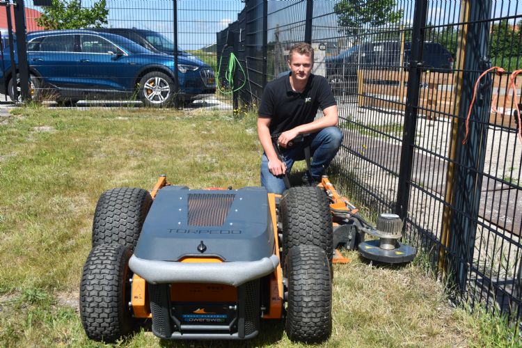 De palenmaaier voor maaidekken zal zeker te zien zijn tijdens de GTH-vakbeurs. De palenmaaier voor maaidekken zal zeker te zien zijn tijdens de GTH-vakbeurs.