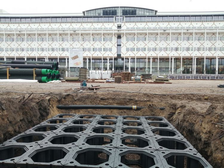 TreeParkers liggen verzonken in de grond van het Apeldoornse plein