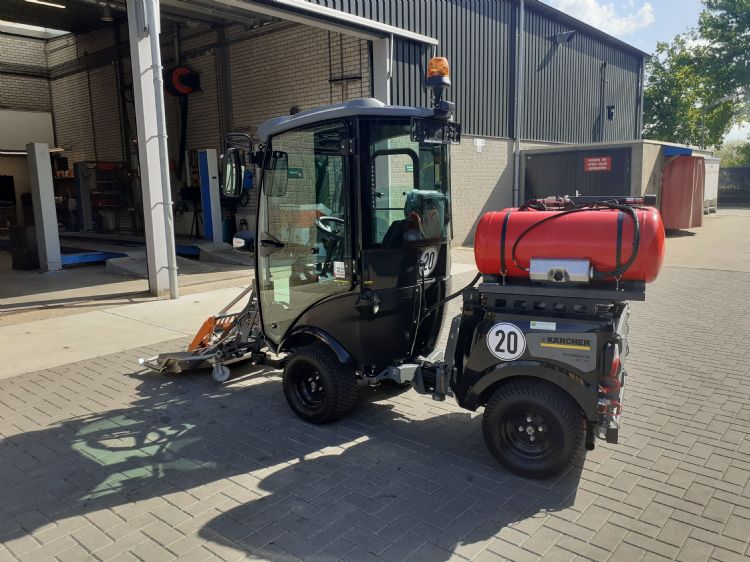De machine is uitgevoerd met liggende lpg-tanks op een wisselframe. De machine is uitgevoerd met liggende lpg-tanks op een wisselframe.