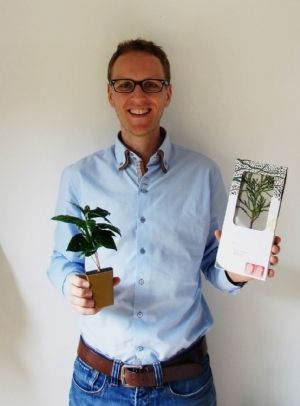 Maarten van den Berg MountGreen brievenbus planten Maarten van den Berg MountGreen brievenbus planten