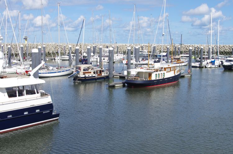 De jachthaven van Cadzand-Bad geeft het dorp een mondaine uitstraling.