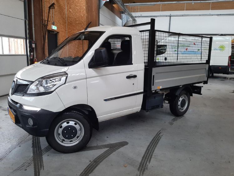 De gemeente Nieuwkoop heeft gekozen voor de lpg-uitvoering van de Porter Piaggio NP6 De gemeente Nieuwkoop heeft gekozen voor de lpg-uitvoering van de Porter Piaggio NP6