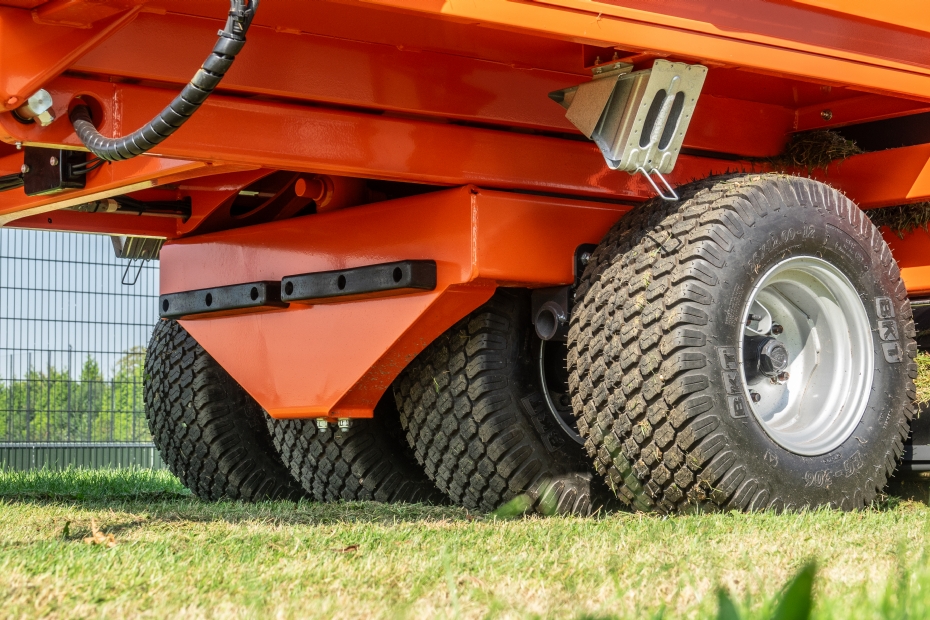 Er is weinig insporing dankzij vier 26x12.00-12-banden Er is weinig insporing dankzij vier 26x12.00-12-banden