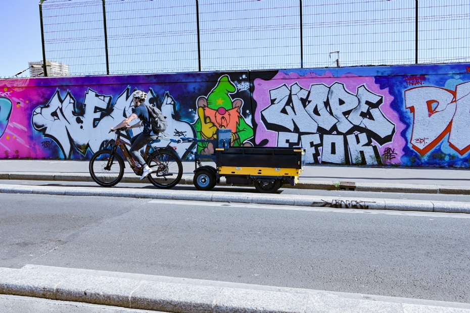 De K-Ryole, een elektrische fietstrailer die achter elke fiets past De K-Ryole, een elektrische fietstrailer die achter elke fiets past