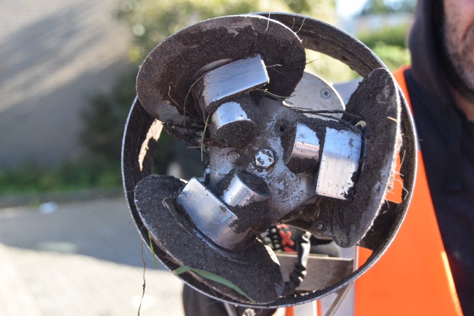 De Houtec werkt met draaiende rvs-schijven