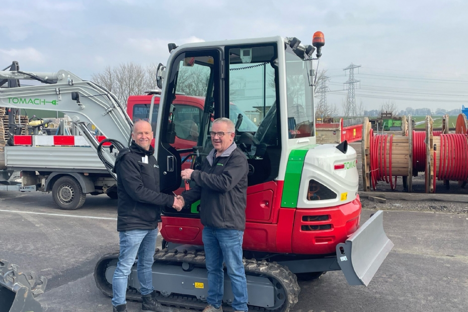 Heesters (rechts) bij de aflevering van de ET240 aan Gert Visscher Heesters (rechts) bij de aflevering van de ET240 aan Gert Visscher