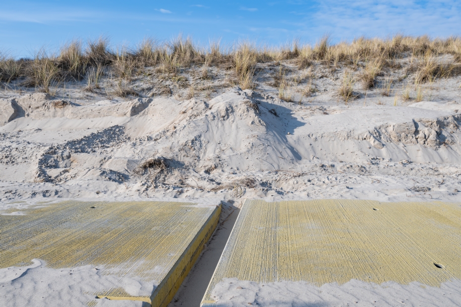 De toplaag met bezemstructuur zorgt voor extra grip bij nat weer en verhoogt zo de veiligheid voor fietsers en voetgangers. Foto: Zwaagstra Beton De toplaag met bezemstructuur zorgt voor extra grip bij nat weer en verhoogt zo de veiligheid voor fietsers en voetgangers. Foto: Zwaagstra Beton