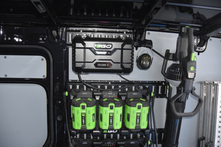 Laaddocks aangesloten op het PGX-1600E-laadsysteem Laaddocks aangesloten op het PGX-1600E-laadsysteem