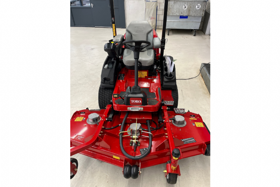 Een maaidek van 152 of 183 centimeter breedte Een maaidek van 152 of 183 centimeter breedte