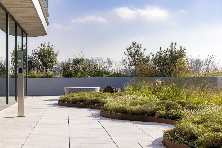 Deze loper verbindt het maaiveld met de dakterrassen (Foto: Cojan van Toor Fotografie) Deze loper verbindt het maaiveld met de dakterrassen (Foto: Cojan van Toor Fotografie)