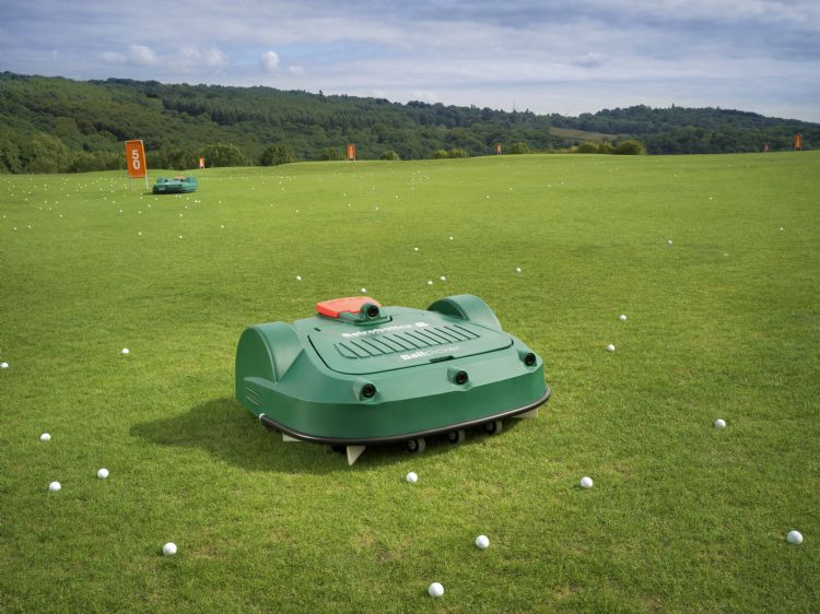 De Ballpicker kan 12.000 ballen per dag rapen.