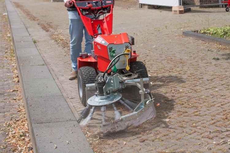 Nimos - hydraulisch aangedreven onkruidborstelmachine