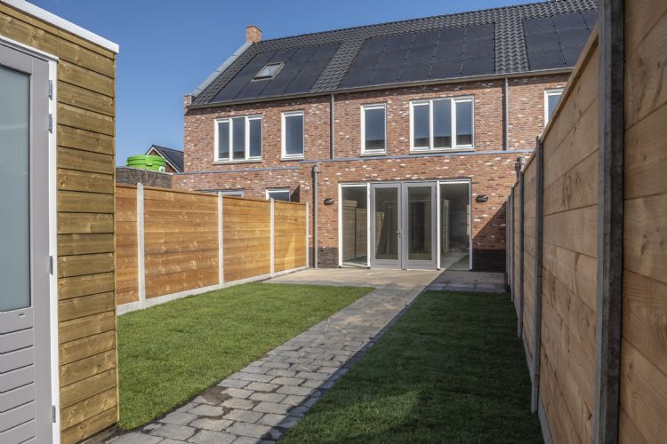 Nog geen ingericht huis, maar al wel een groene tuin Nog geen ingericht huis, maar al wel een groene tuin