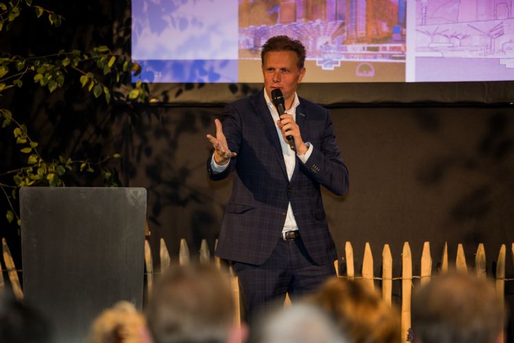 VVD-Tweede Kamerlid Arne Weverling. Fotocredit: Vakbeurs Openbare Ruimte 2019 VVD-Tweede Kamerlid Arne Weverling. Fotocredit: Vakbeurs Openbare Ruimte 2019
