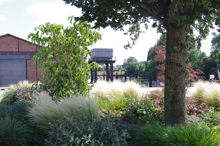 Sporen van een industrieel verleden op de IJsselkade Sporen van een industrieel verleden op de IJsselkade
