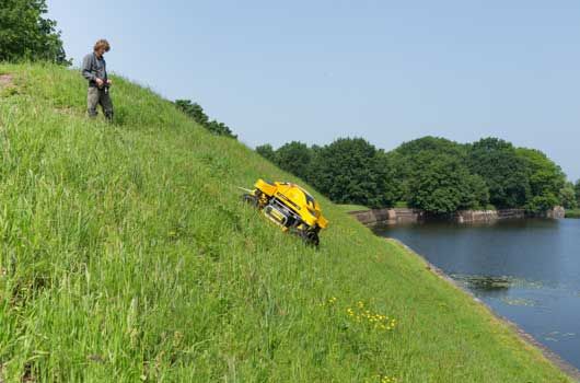 De Spider ILD01 in actie op een van de taluds in vesting Naarden. Bron: Machines4green De Spider ILD01 in actie op een van de taluds in vesting Naarden. Bron: Machines4green