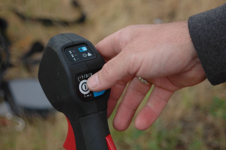 Knoppen om het vermogen te kiezen, zodat je de accu kunt sparen. In de praktijk zet men die vaak op vol vermogen. Knoppen om het vermogen te kiezen, zodat je de accu kunt sparen. In de praktijk zet men die vaak op vol vermogen.