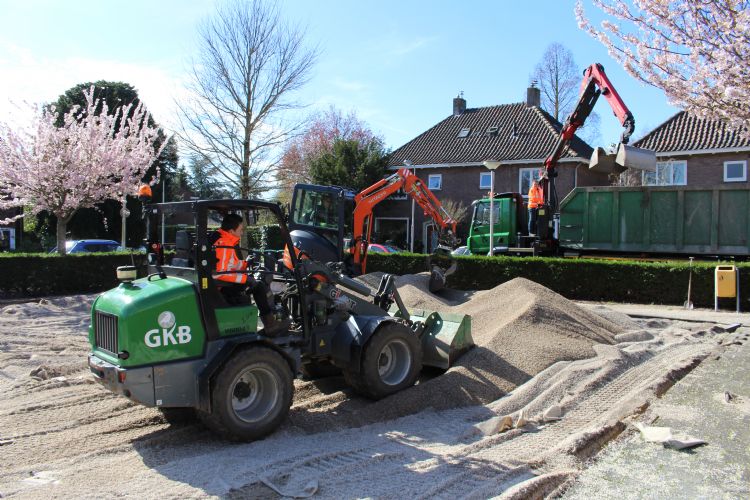 Een collegaatje van deze leerling werkt tegenwoordig met een tractor in de stad. Een collegaatje van deze leerling werkt tegenwoordig met een tractor in de stad.