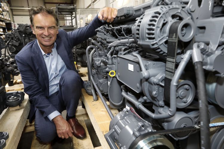 Binnen twee tot drie jaar moet de RECO eTrac volgens Van der Scheer het verlies van het vertrek van de LM Trac uit de Jean Heybroek-stal opgevangen hebben. 'De markt vraagt al om elektrisch. Waarschijnlijk slingert de RECO eTrac deze vraag verder aan: men Binnen twee tot drie jaar moet de RECO eTrac volgens Van der Scheer het verlies van het vertrek van de LM Trac uit de Jean Heybroek-stal opgevangen hebben. 'De markt vraagt al om elektrisch. Waarschijnlijk slingert de RECO eTrac deze vraag verder aan: men