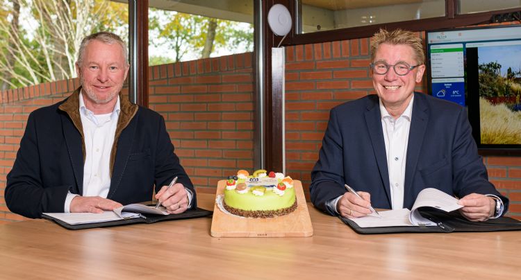 Gerard van der Werf (De Enk) en Anton de Jong (Husqvarna). Foto: Jos Klijn Gerard van der Werf (De Enk) en Anton de Jong (Husqvarna). Foto: Jos Klijn