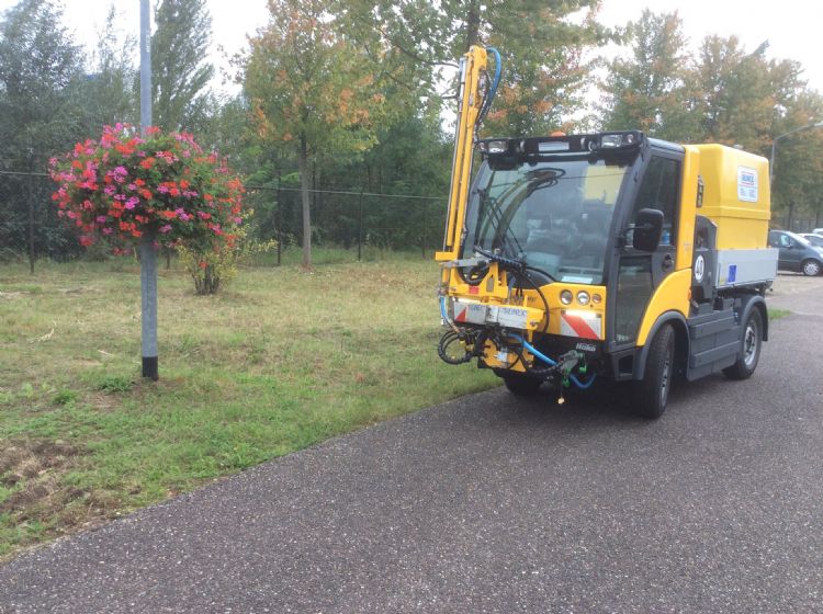 Multicar met Reinex-lagedrukgietinstallatie Multicar met Reinex-lagedrukgietinstallatie