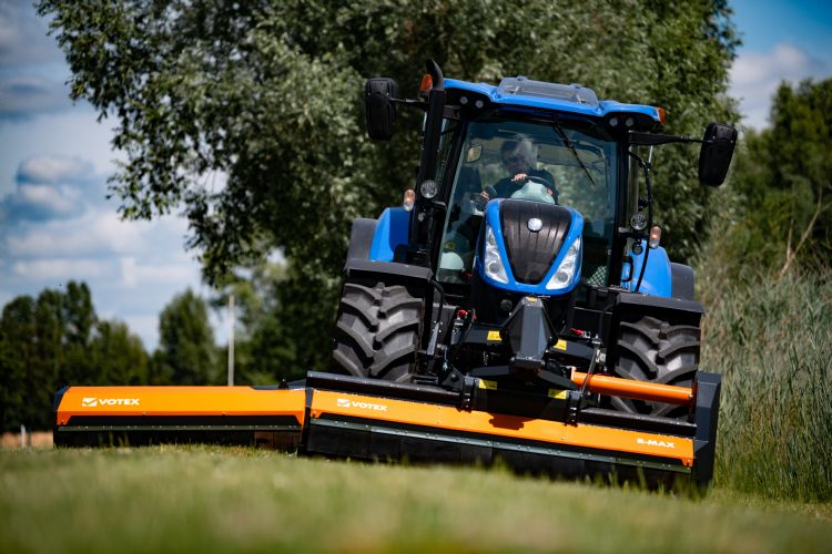 De Maximus is er in werkbreedtes van 160, 200, 240 en 260 cm. Bij de R-max is dit 160, 200, 240 en 260 cm. De Maximus is er in werkbreedtes van 160, 200, 240 en 260 cm. Bij de R-max is dit 160, 200, 240 en 260 cm.