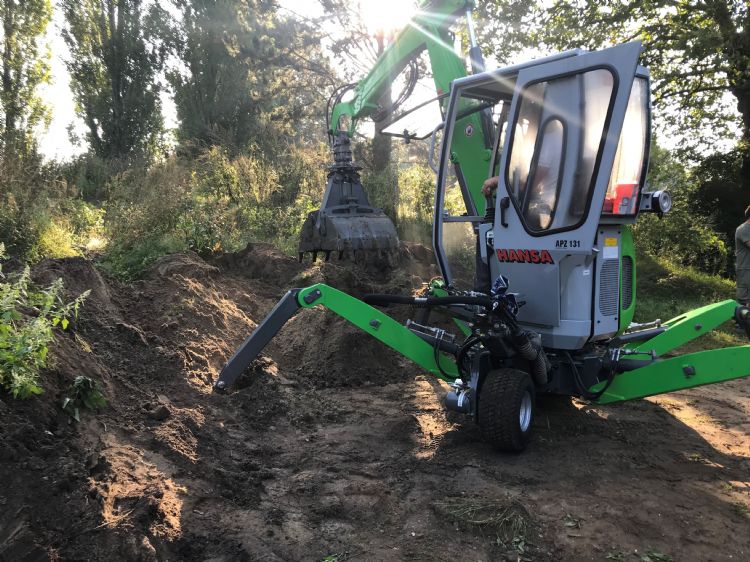 Met de driewielige Hansa APZ 131 kun je als een 'spin' langs zerken manoeuvreren. Met de driewielige Hansa APZ 131 kun je als een 'spin' langs zerken manoeuvreren.