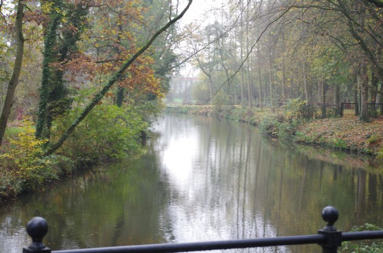 De rivier De Dommel loopt dwars door de gemeente Boxtel. De rivier De Dommel loopt dwars door de gemeente Boxtel.
