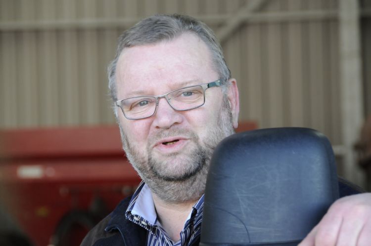 Theo van Eijden, adviseur LM Trac bij Pols, kan tot zijn tevredenheid melden dat de servicegraad en de onderdelenvoorziening weer op het niveau zijn dat LM nastreeft. Theo van Eijden, adviseur LM Trac bij Pols, kan tot zijn tevredenheid melden dat de servicegraad en de onderdelenvoorziening weer op het niveau zijn dat LM nastreeft.