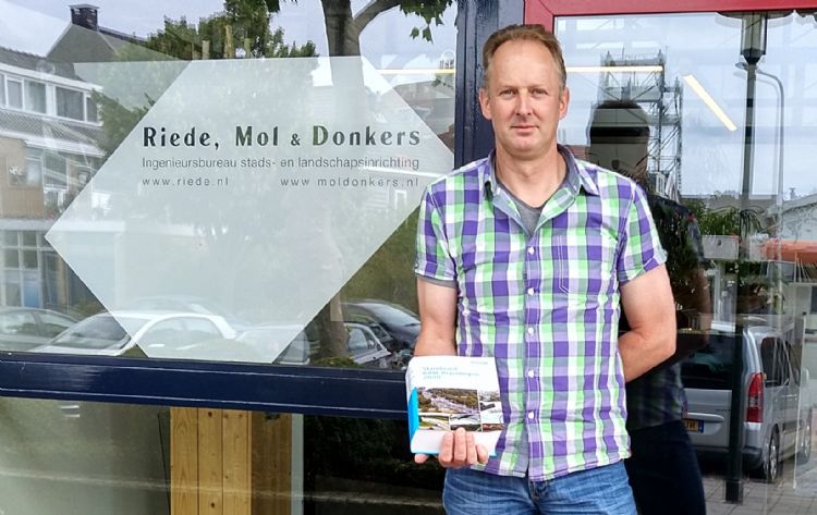 Daniel Mol van ingenieursbureau Riede, Mol en Donkers ziet de omvang van integrale bestekken steeds meer toenemen. Daniel Mol van ingenieursbureau Riede, Mol en Donkers ziet de omvang van integrale bestekken steeds meer toenemen.