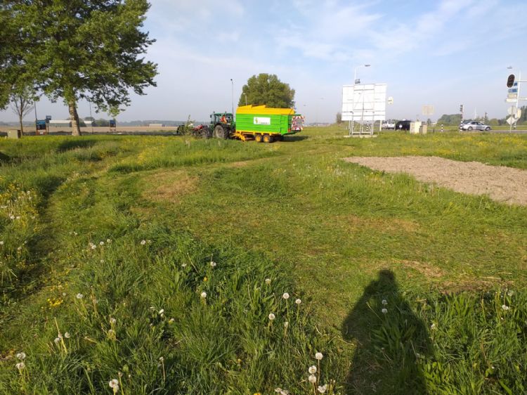 Aan de zichthoeken en veiligheidsstroken van de provinciale wegen werd contractueel een apart hoofdstuk gewijd. Aan de zichthoeken en veiligheidsstroken van de provinciale wegen werd contractueel een apart hoofdstuk gewijd.