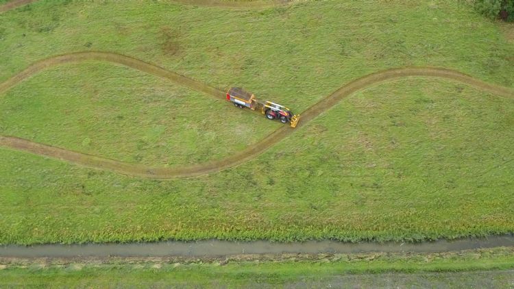 Sinusmaaien, zoals hier, is echt iets anders dan sinusbermbeheer. Sinusmaaien, zoals hier, is echt iets anders dan sinusbermbeheer.