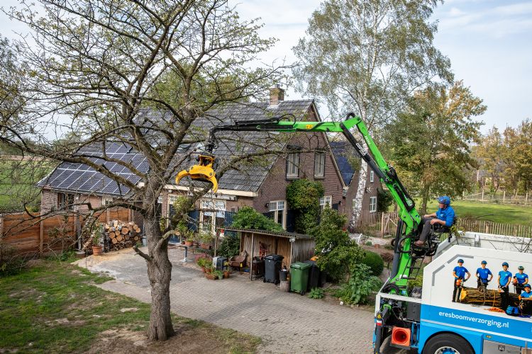 Met Gierkinks velkop gemonteerd achter een kraanwagen is werken in de stad gemakkelijk en veiliger.  Met Gierkinks velkop gemonteerd achter een kraanwagen is werken in de stad gemakkelijk en veiliger.