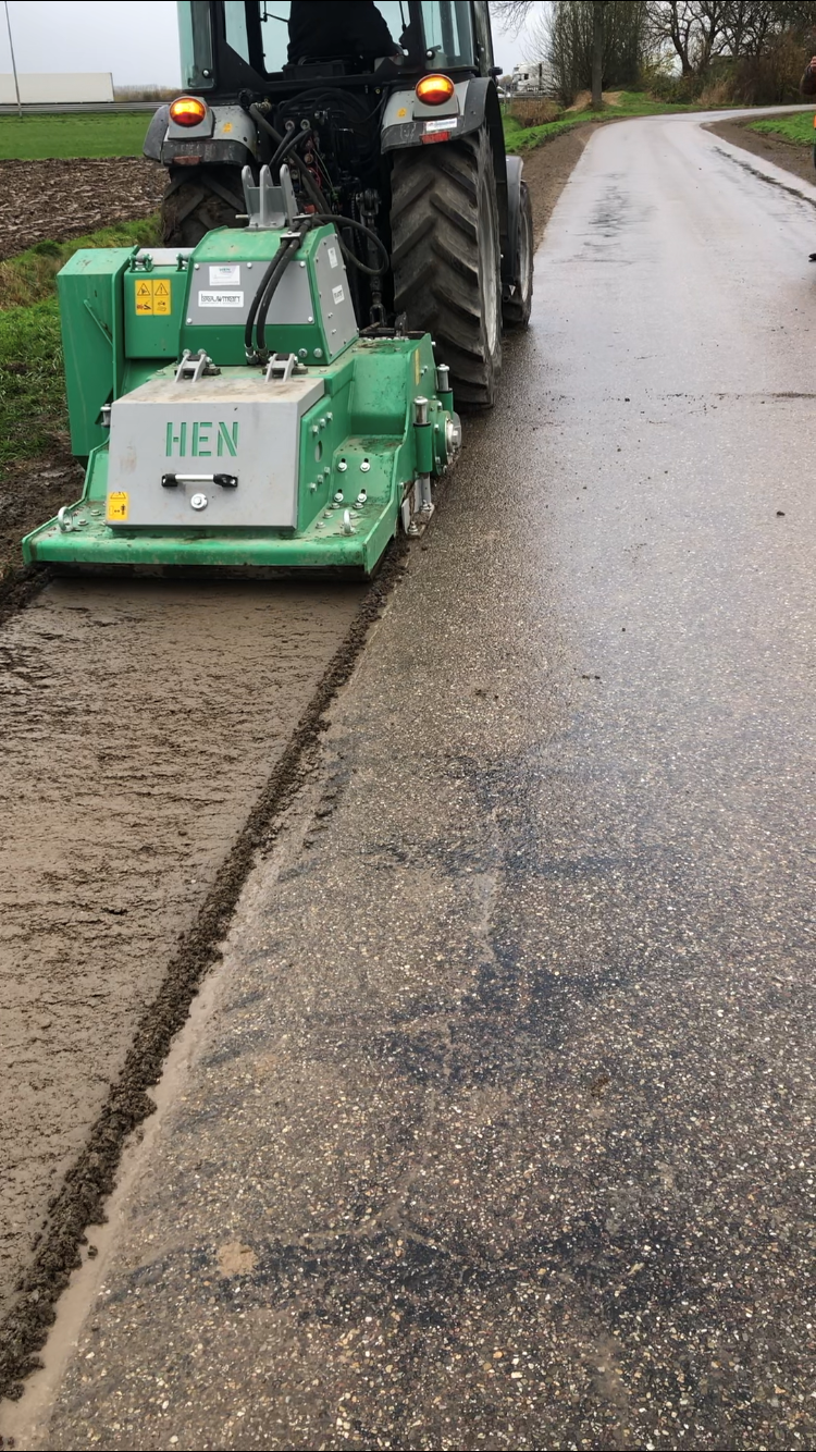 De glijsloffen zorgen voor een nette aansluiting op het niveau van het wegdek. De glijsloffen zorgen voor een nette aansluiting op het niveau van het wegdek.