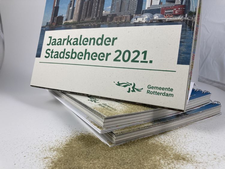 De Rotterdamse Jaarkalender Stadsbeheer 2021 met de grasvezel De Rotterdamse Jaarkalender Stadsbeheer 2021 met de grasvezel