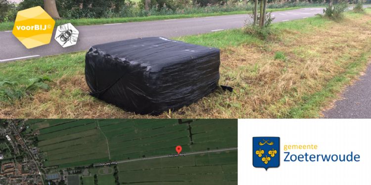 Een op te halen baal maaisel in Zoeterwoude Een op te halen baal maaisel in Zoeterwoude