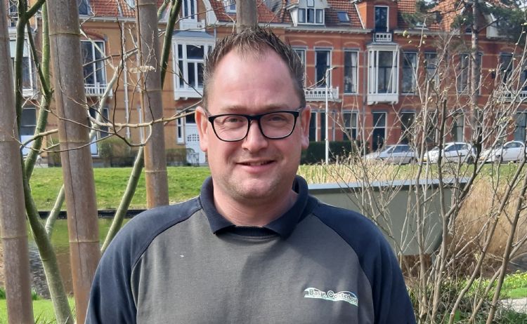 Ronnie van Oosterhout: 'Door de sluiting in verband met corona hebben we letterlijk de tijd en de ruimte om heldere afwegingen te maken en het beregeningssysteem perfect aan te leggen.' Ronnie van Oosterhout: 'Door de sluiting in verband met corona hebben we letterlijk de tijd en de ruimte om heldere afwegingen te maken en het beregeningssysteem perfect aan te leggen.'