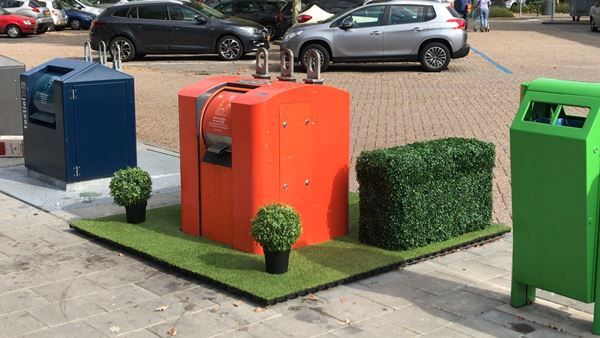 Container met nepbuxus bij winkelcentrum de Ruwert. Foto: gemeente Oss