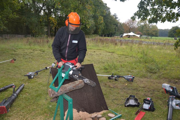 Demonstratie Cramer kettingzaag van 82 volt
