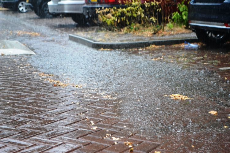 Flinke hoosbuien zorgde afgelopen weken voor wateroverlast. 