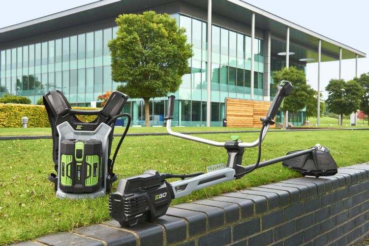 EGO - professionele bosmaaier met ruggedragen accu