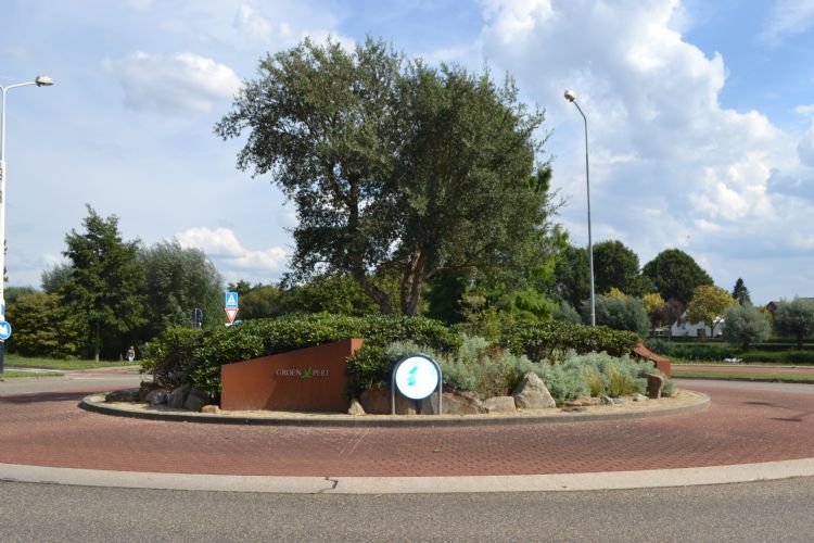 Rotonde in Wijchen, onderhouden door hoveniersbedrijf Groen Xpert