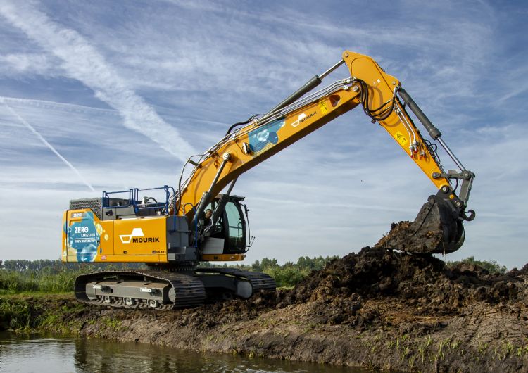 De door Mourik omgebouwde Liebherr R926 Generatie 8 lijkt op een traditionele graafmachine.