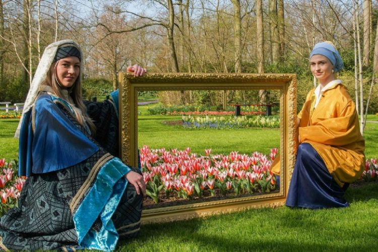 Het meisje met de parel, een van de meesterwerken van Vermeer uit het Mauritshuis, in Keukenhof. Foto: Keukenhof