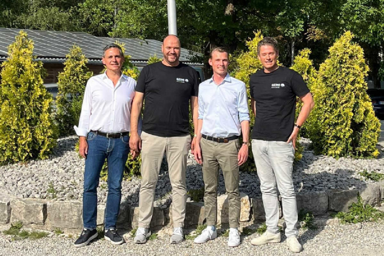 Vlnr: Hans-Jörg Seidenspinner, Managing Director Jörg Seidenspinner, Gzim Krasniqi, oprichter van Gzimi, Jan Jörgenshaus, CEO idverde Duitsland en Christopher Nolde, Managing Director Gzimi (rechts) Foto: idverde Duitsland